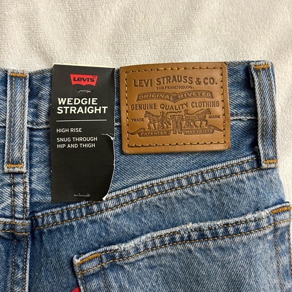 NWT Levi’s Wedgie Straight High Rise Jeans - Picture 4 of 9